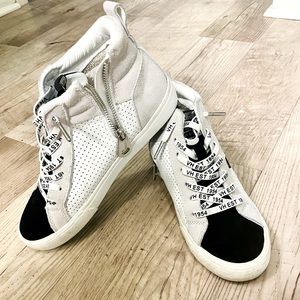 Like new, only worn a couple times. I am normally a size 7. These fit me